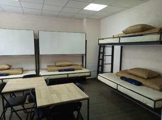 Хостелы Hostel Svit Hub Каменец-Подольский Кровать в общем номере для мужчин и женщин с 10 кроватями-2