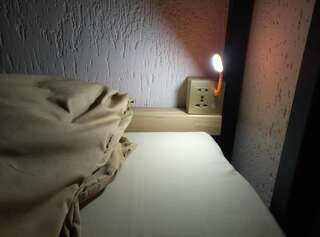 Хостелы Hostel Svit Hub Каменец-Подольский Спальное место на двухъярусной кровати в общем номере для мужчин и женщин-5